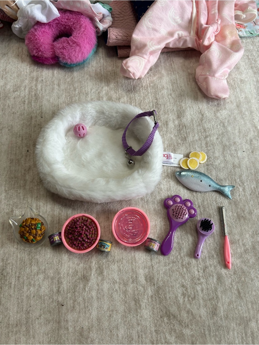 Kids Plush White Pet Bed & Purple Collar Toy Accessory Set